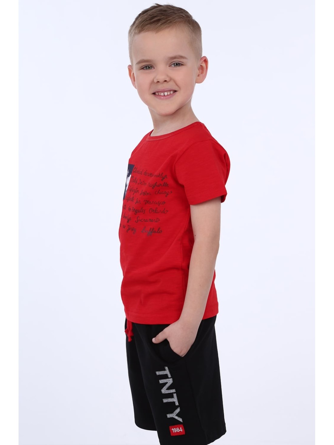 Jungen-T-Shirt mit roten Aufschriften NDZ4446 – Online-Shop – Boutique